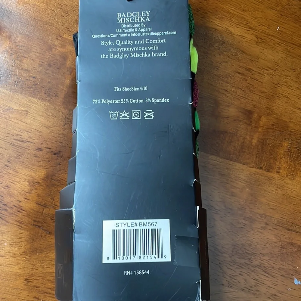 NWT Badgley Mischka ladies crew socks